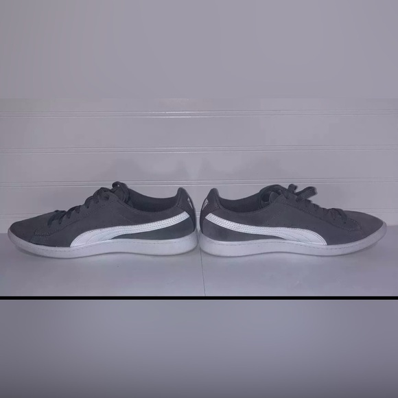 Women’s Size 8.5 Puma Grey Low Top Shoe, Soft Foam Pad. - Picture 3 of 7